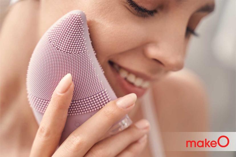 Glowing Skin 101: Simplifying Exfoliation for Acne-Free Complexion